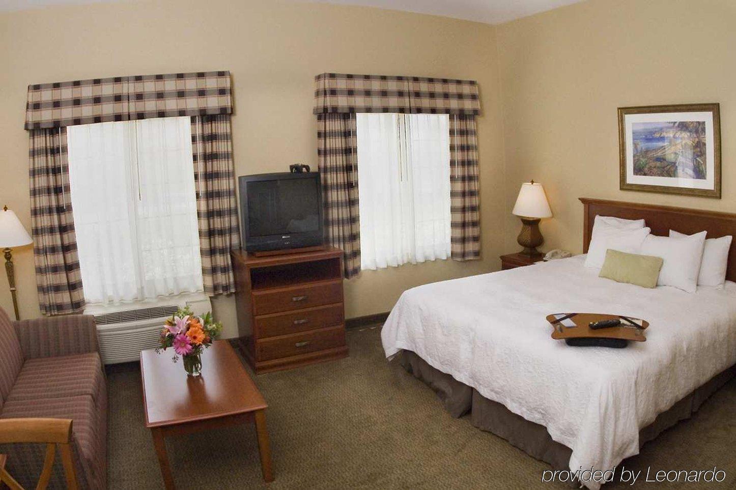 Hampton Inn & Suites Camarillo Room photo