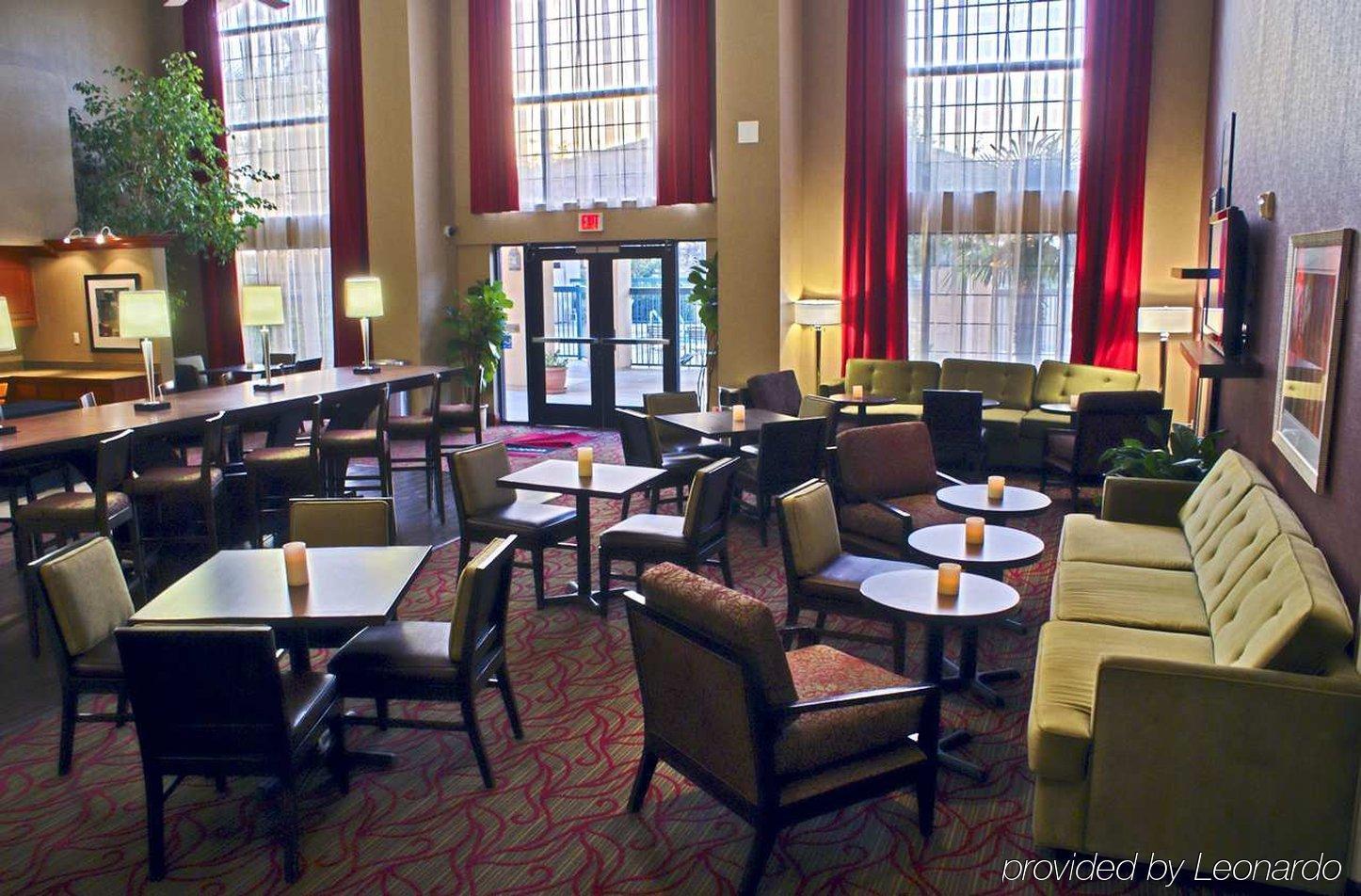 Hampton Inn & Suites Camarillo Restaurant photo