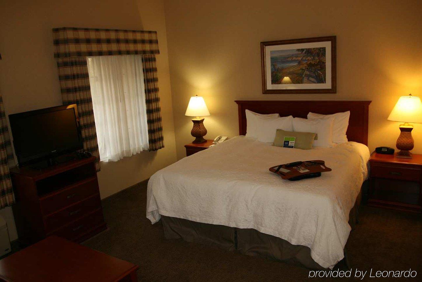 Hampton Inn & Suites Camarillo Room photo